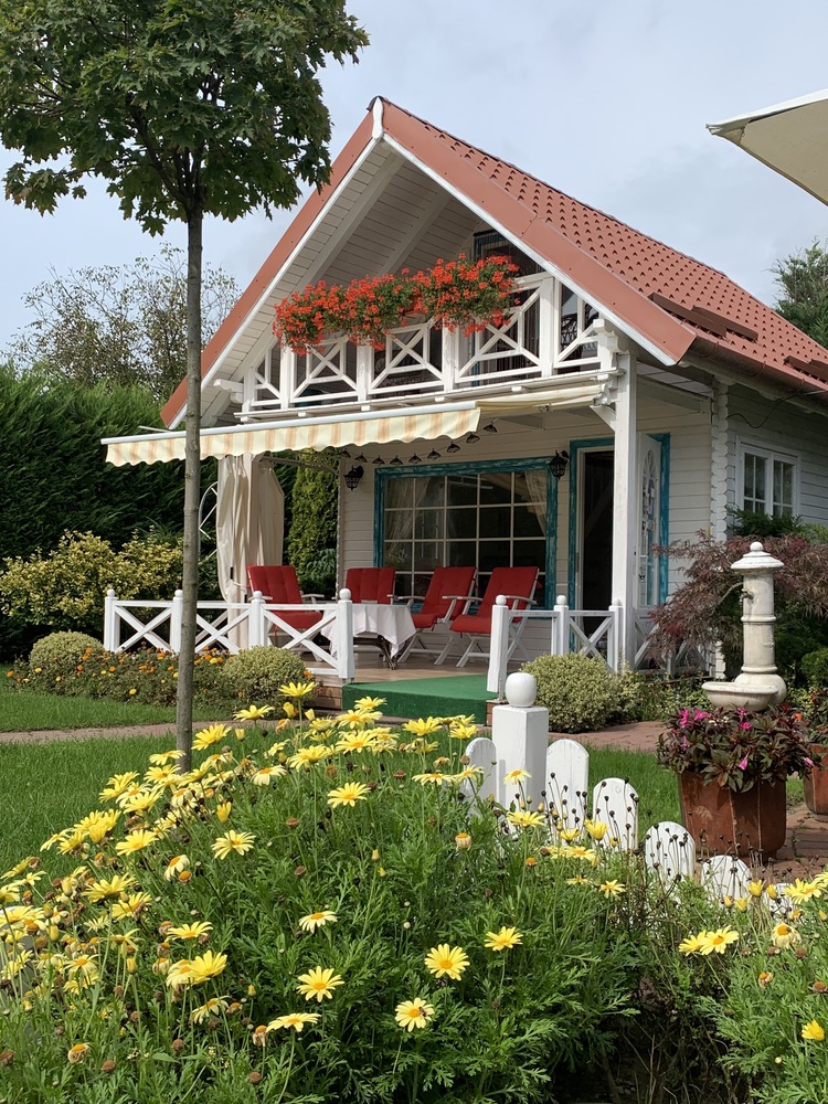 Cabana are o dimensiune de aproximativ 50 de metri pătrați