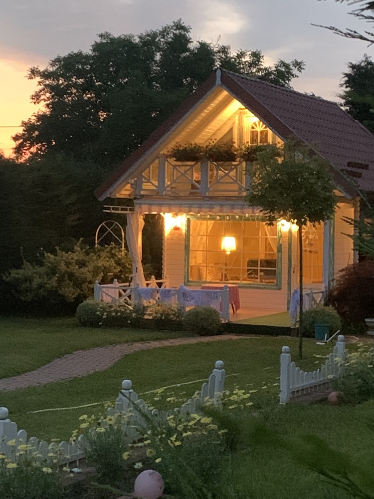 Cabana are o dimensiune de aproximativ 50 de metri pătrați