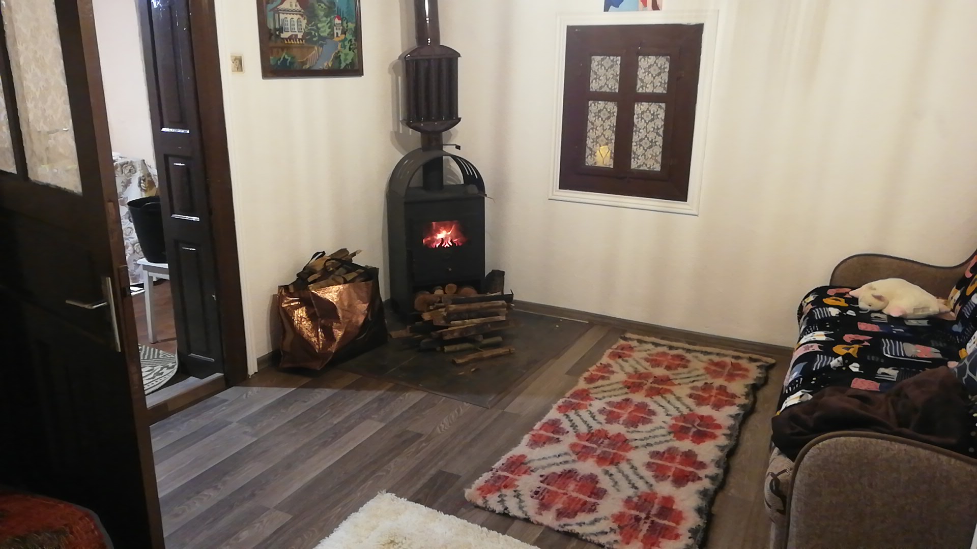 Bărbatul ajunge aici weekend de weekend, alături de prieteni și familie