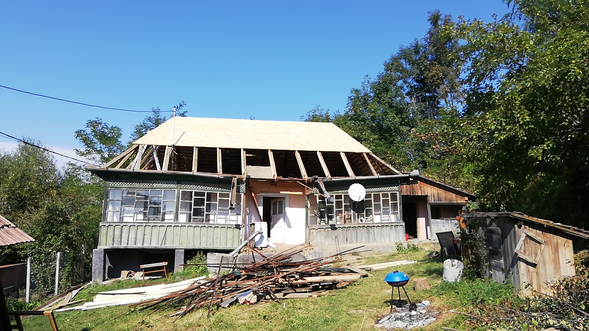 Cum arăta casa înainte și în proces de renovare