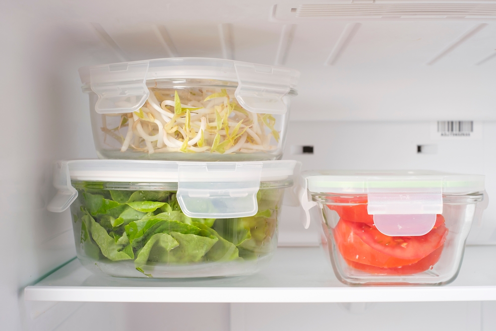 cum pastrezi salata la frigider shutterstock