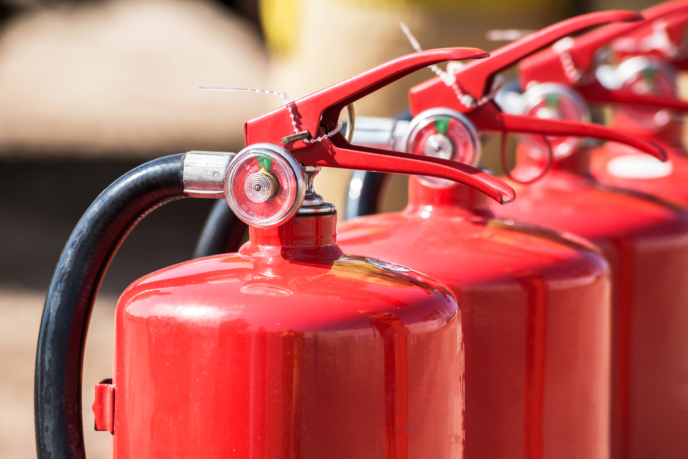 cum se foloseste un stingator de incendiu shutterstock
