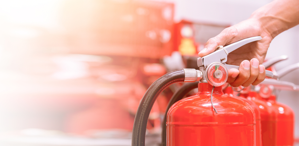 cum se foloseste un stingator de incendiu shutterstock