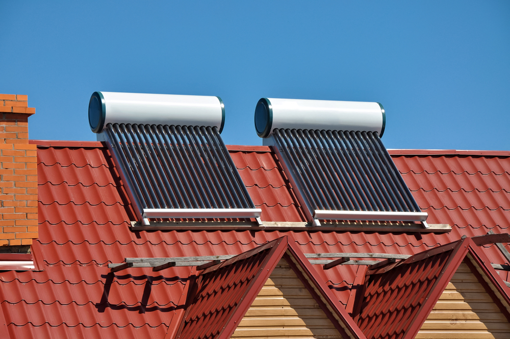 panou solar presurizat vs nepresurizat shutterstock