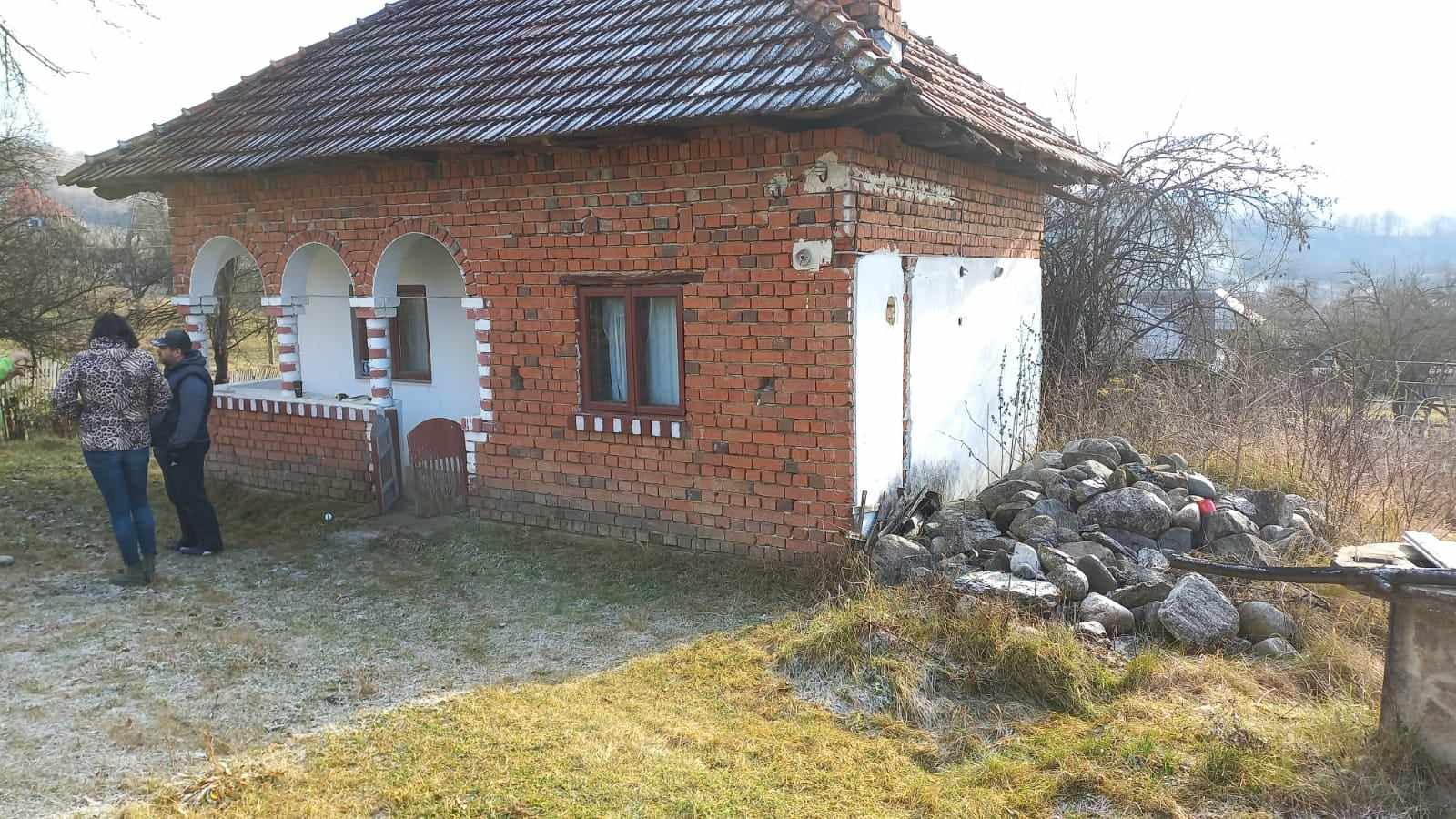 Cum arăta căsuța când au cumpărat-o și procesul de renovare