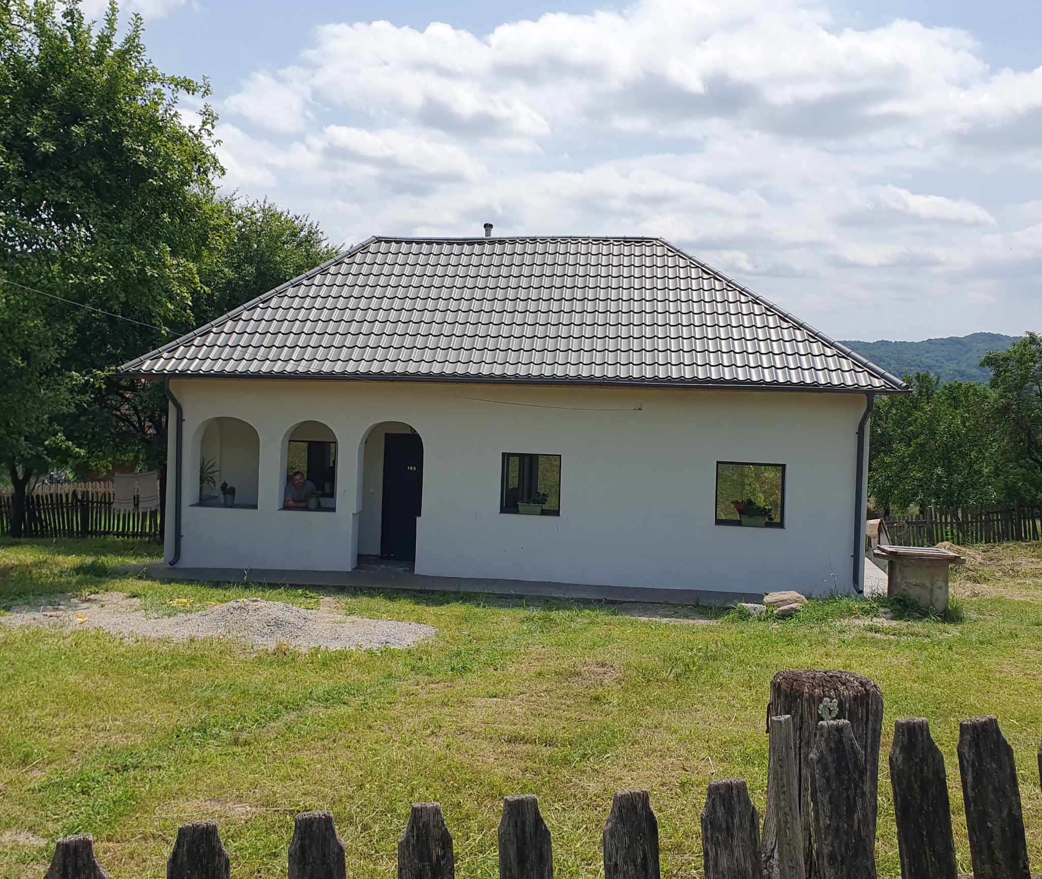 Cum arăta căsuța când au cumpărat-o și procesul de renovare
