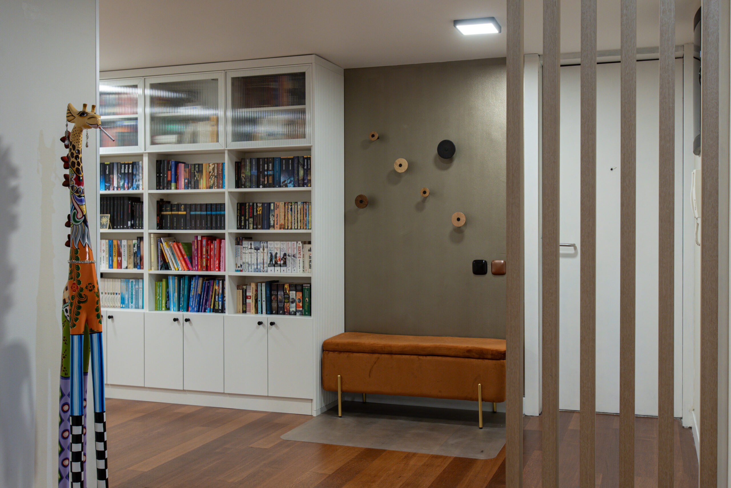 apartament București intrare