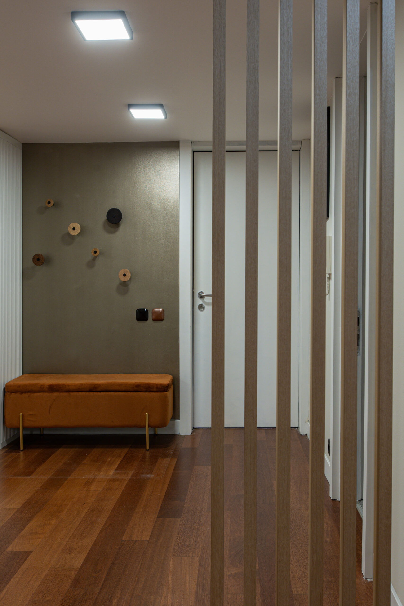 apartament București riflaje lemn