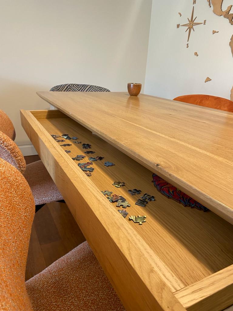 apartament București masa dining cu sertar