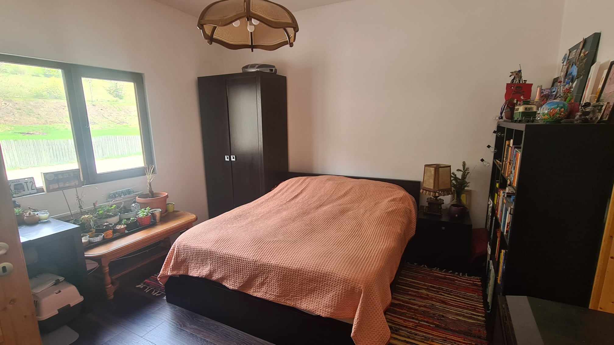 Casa este poziționată în mijlocul naturii, într-un loc istoric