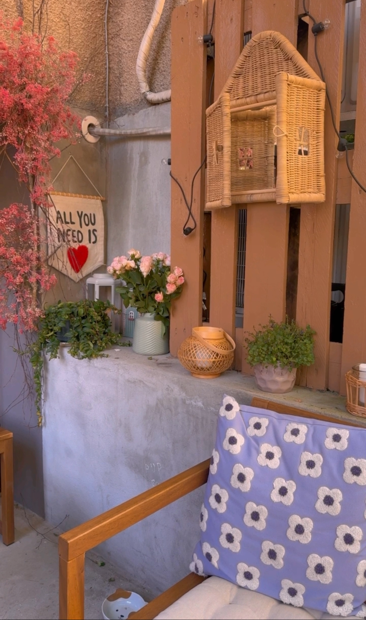 Hug in a Mug coffee shop