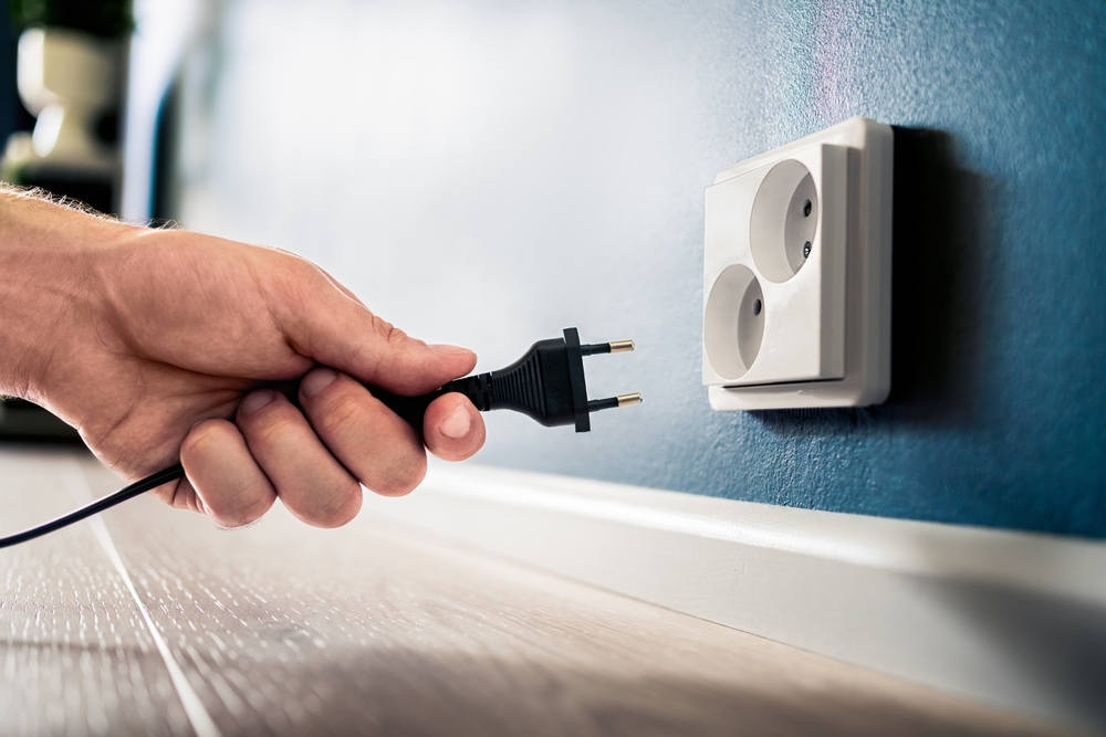 incarcator scos din priza pentru economisire energie