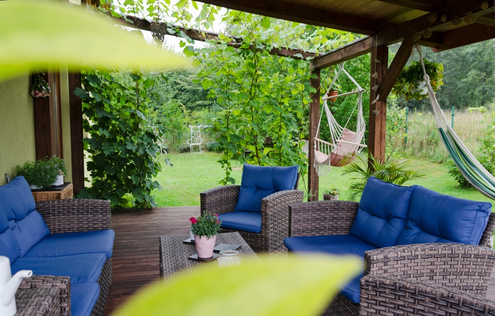 terasa de lemn cozy lipita de casa