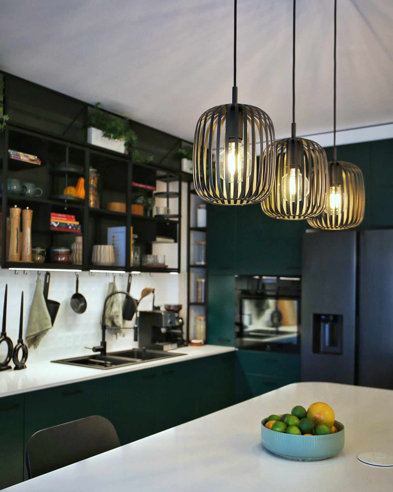 amenajare duplex bucatarie open space insula cu furnir