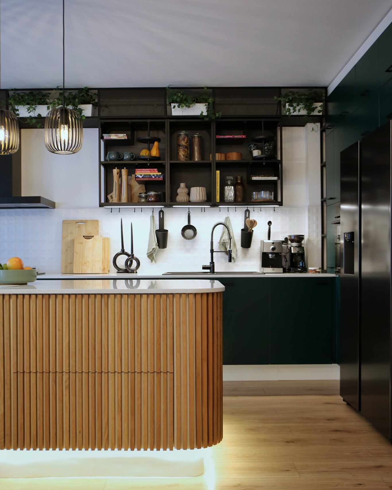 amenajare duplex bucatarie open space insula cu furnir