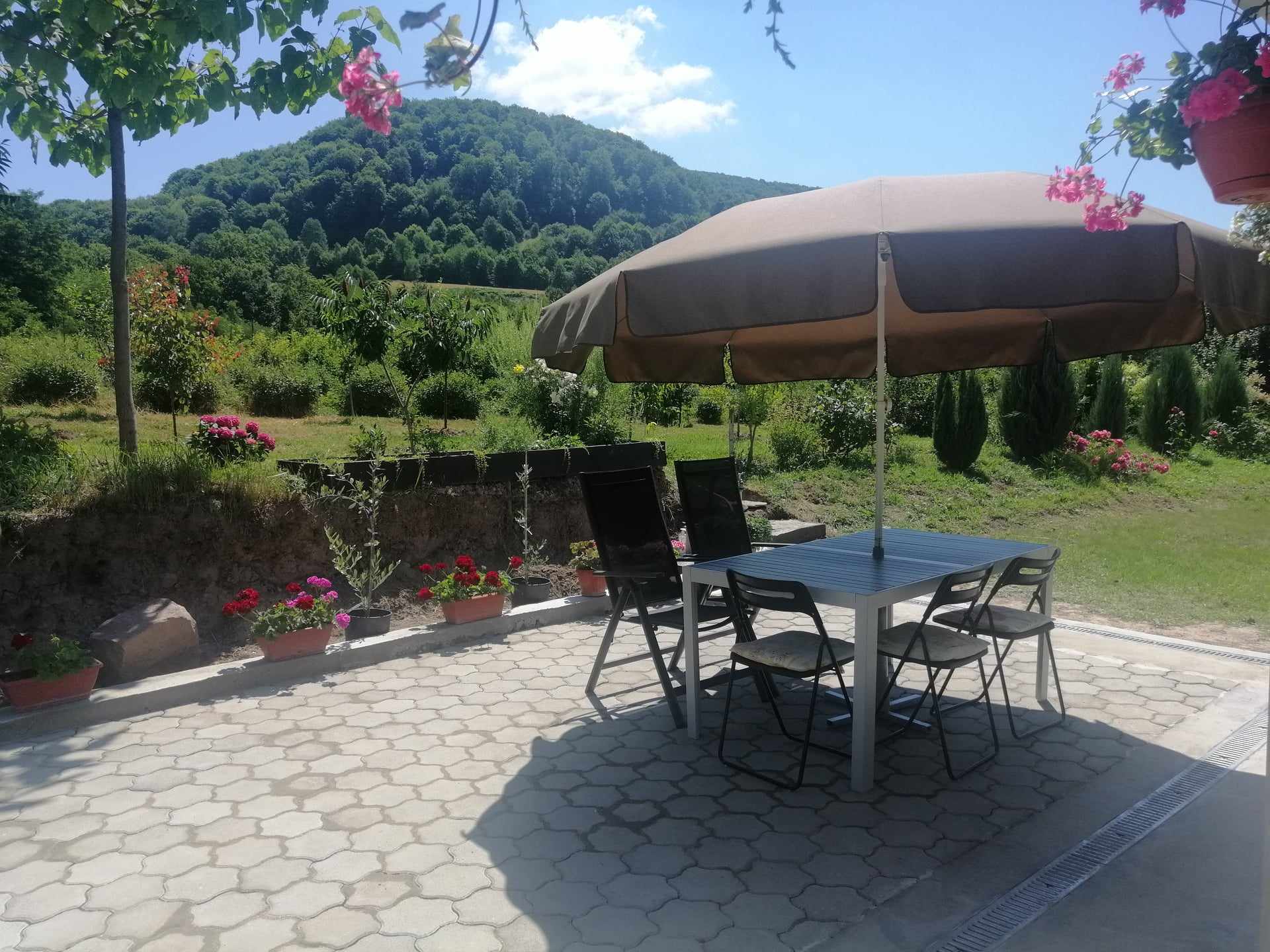 Răzvan și familia au început munca la noua casă în 2022
