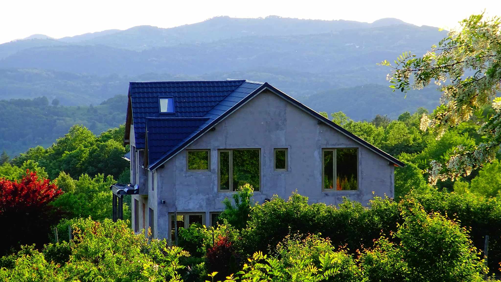 Răzvan și familia au început munca la noua casă în 2022