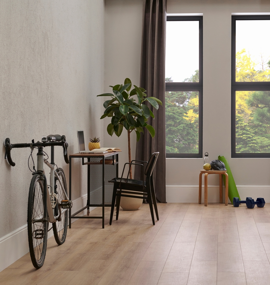 birou cu zona de fitness si depozitare bicicleta in amenajarea unei locuinte
