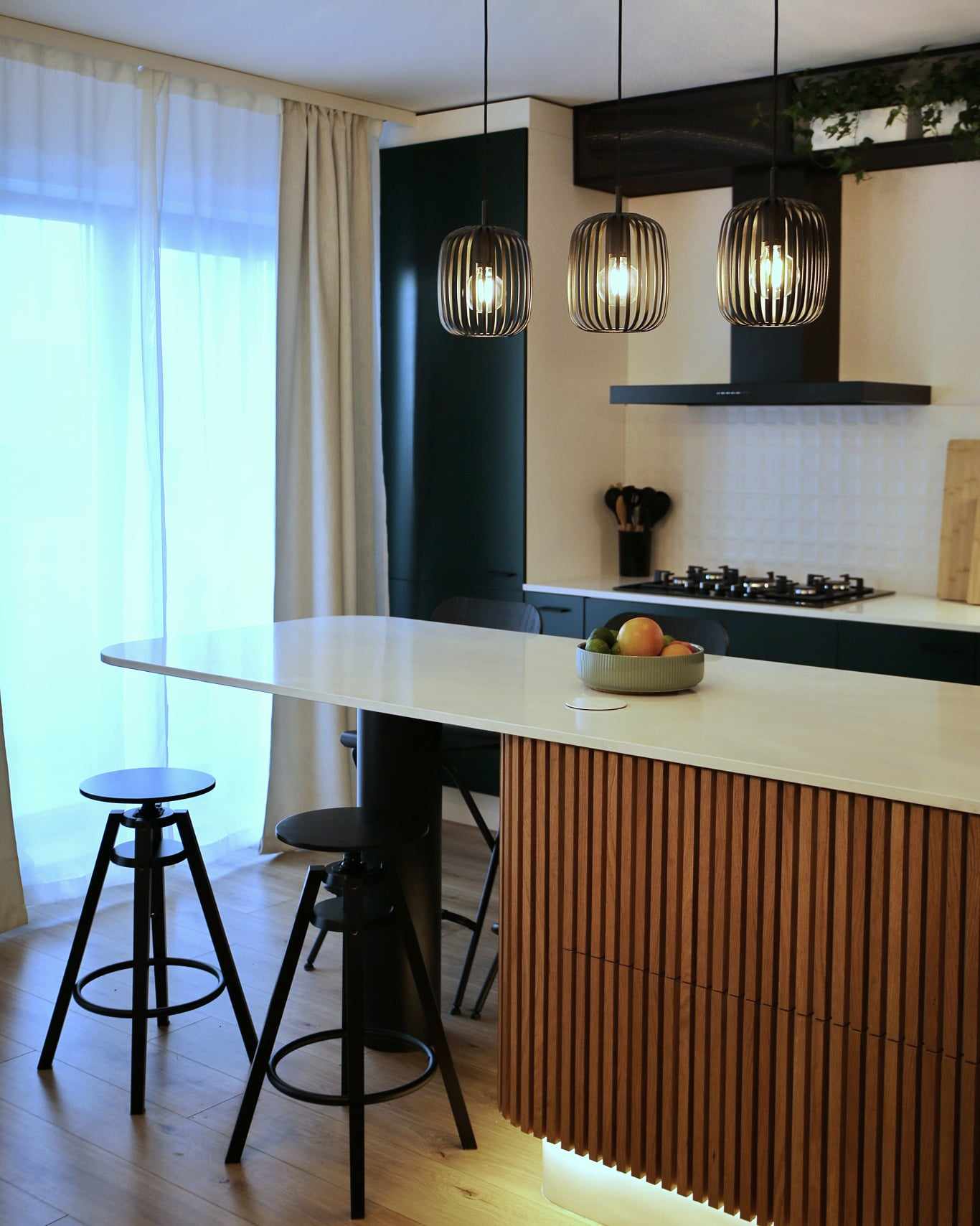 amenajare duplex bucatarie open space insula cu furnir