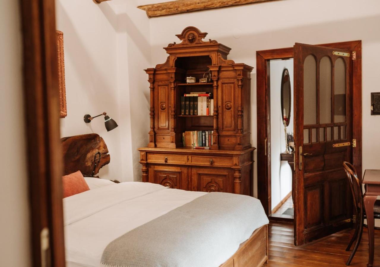 În plină pandemie, au renovat o gospodărie de la 1920 și au transformat-o într-o pensiune de vis din Porumbacu de Sus