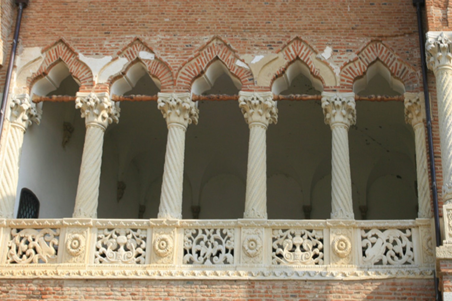 5. casa stil brancovenesc - loggie palatul mogosoaia