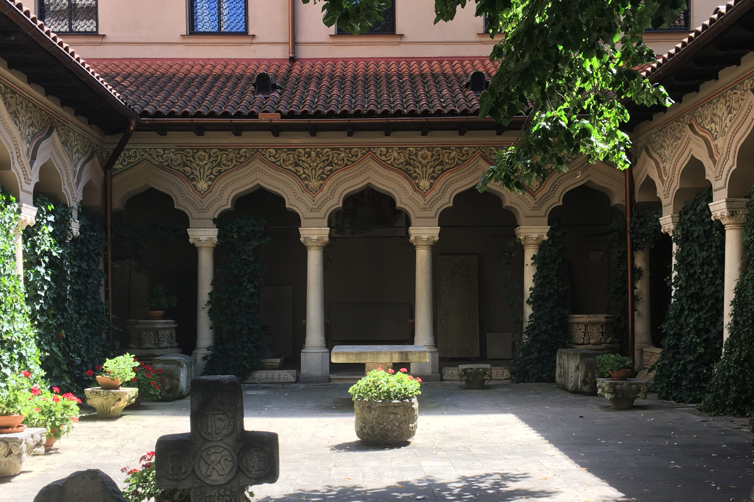 6. casa stil brancovenesc - curte interioare stavropoleos