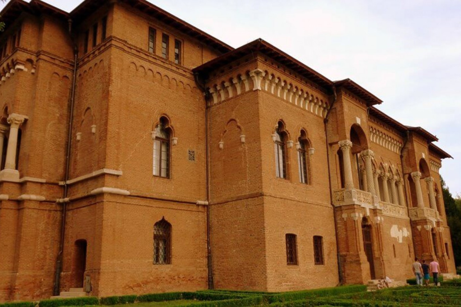 8. casa stil brancovenesc - ferestre mogosoaia
