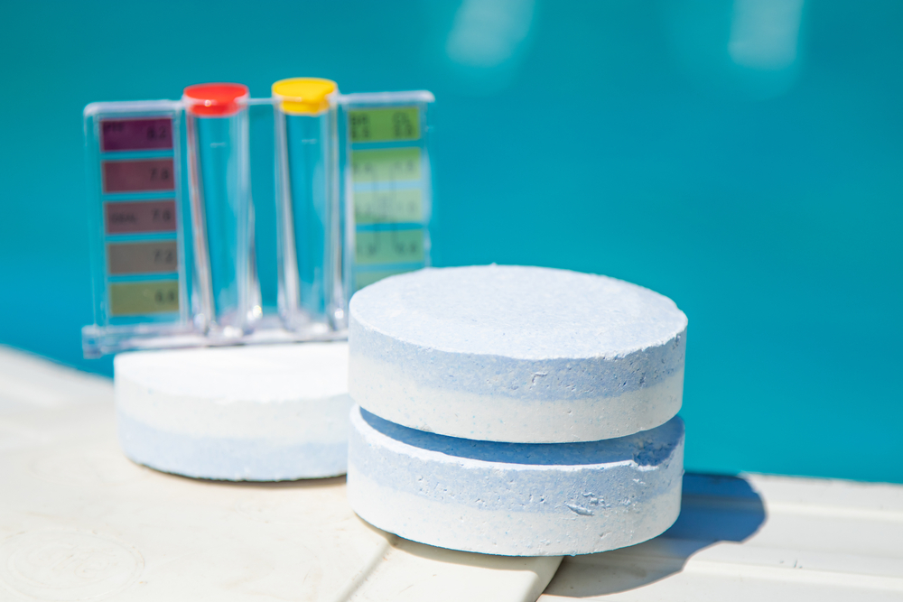 cat clor se pune in piscina solutii