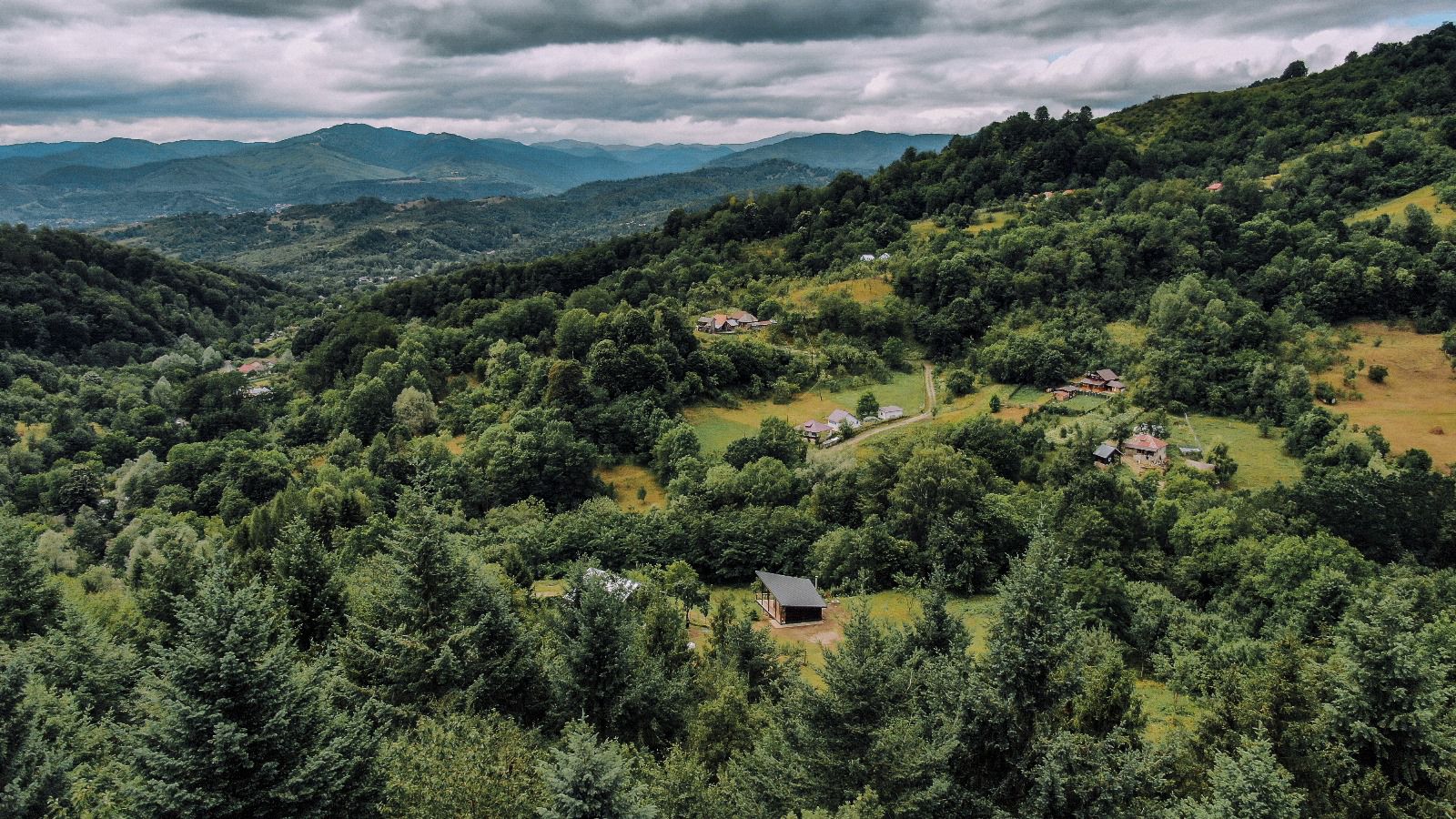 Cabana are toate utilitățile necesare
