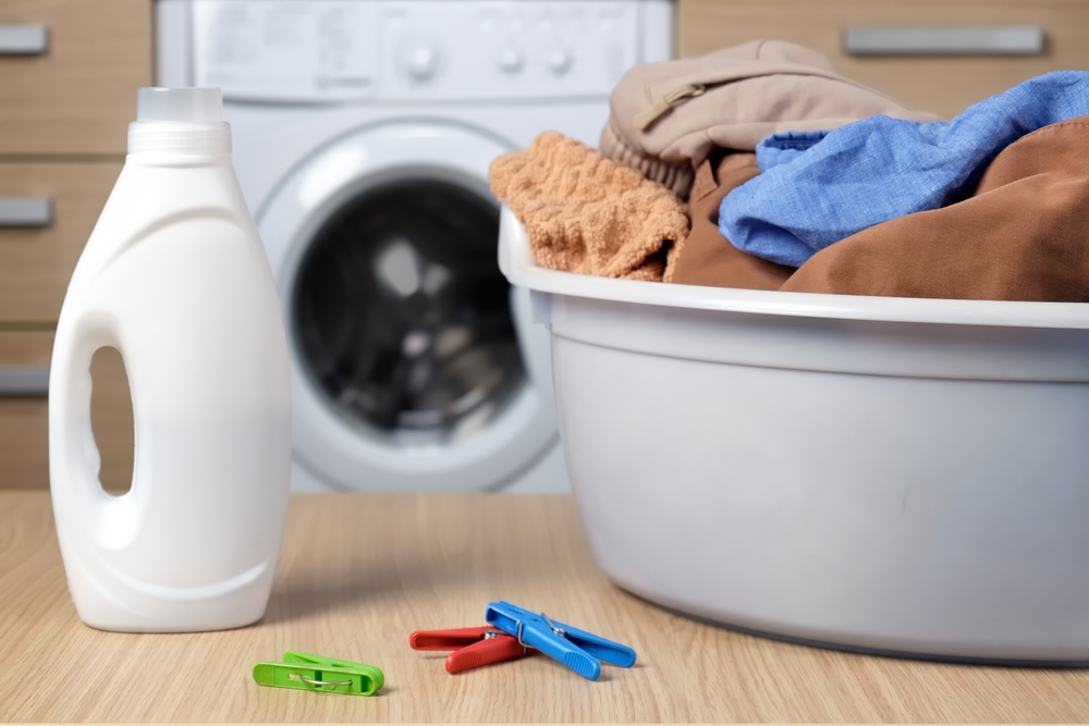 masina de spalat si rufe cu detergent