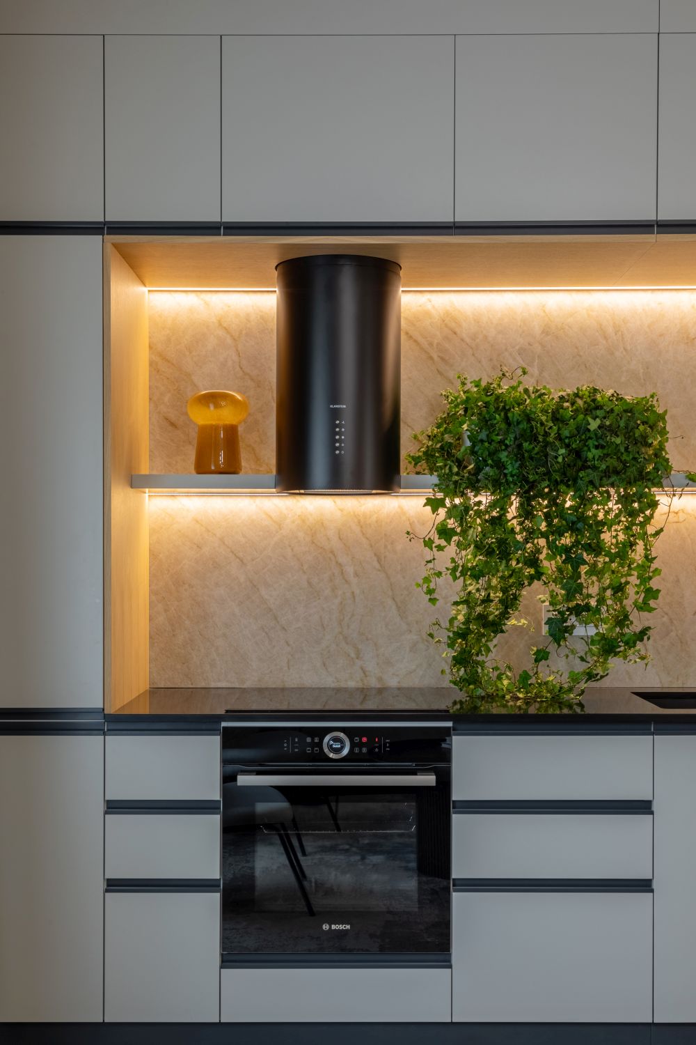 mobilier bucatarie depozitari cu finisaj minimalist