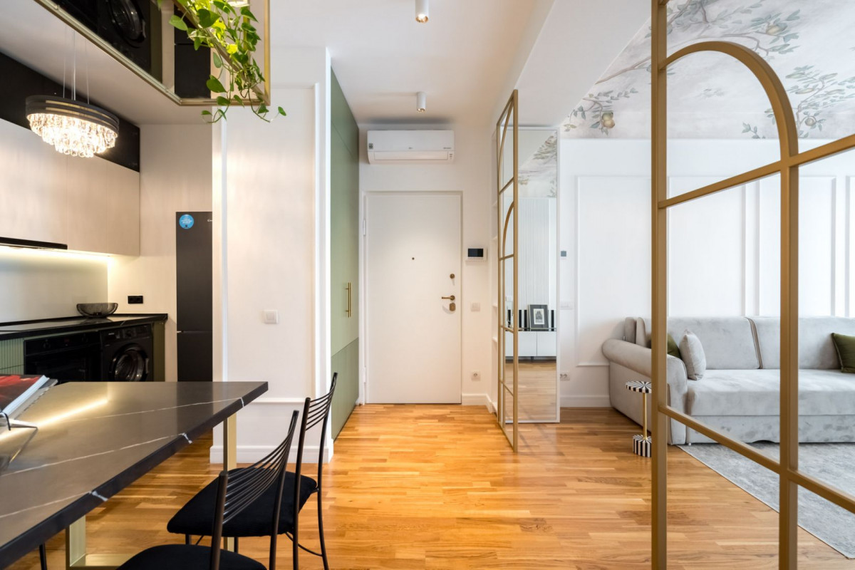 apartament de închiriat stil Art deco intrare