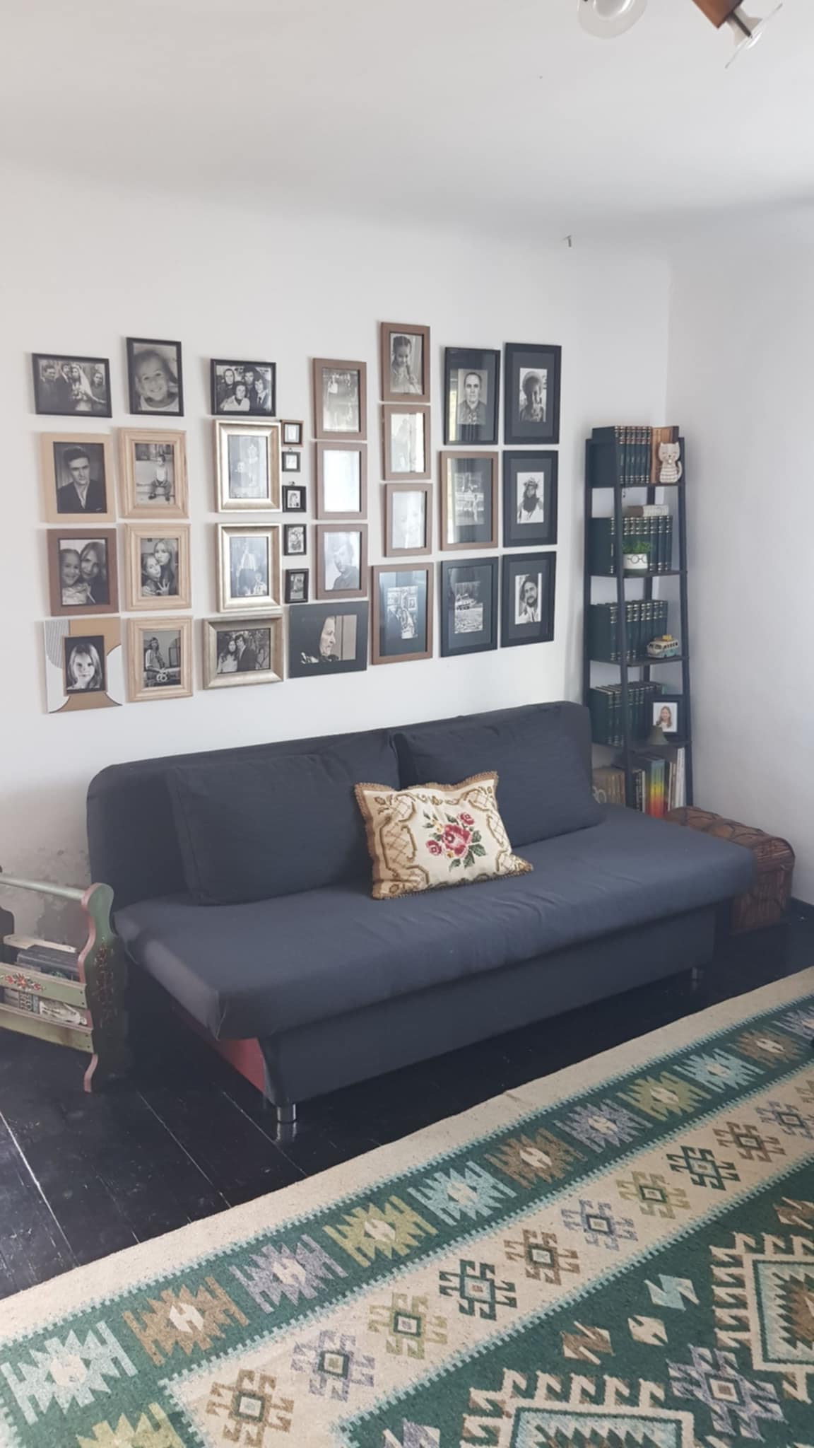 Tânăra a ales un decor rustic, iar multe dintre obiecte au fost recondiționate