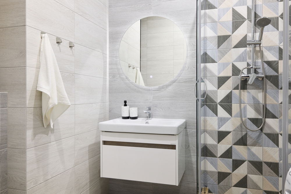 placi ceramice rectificate in baie amenajata modern