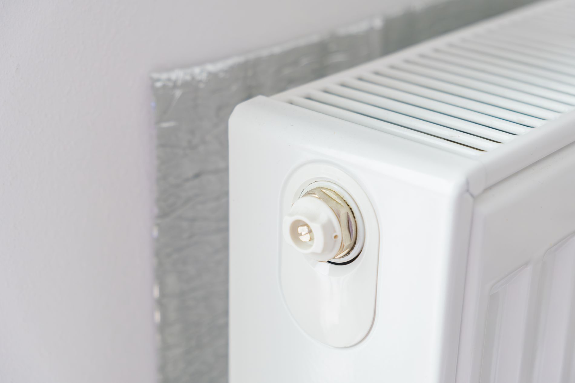 supapa de unde se incepe aerisirea caloriferelor radiator alb