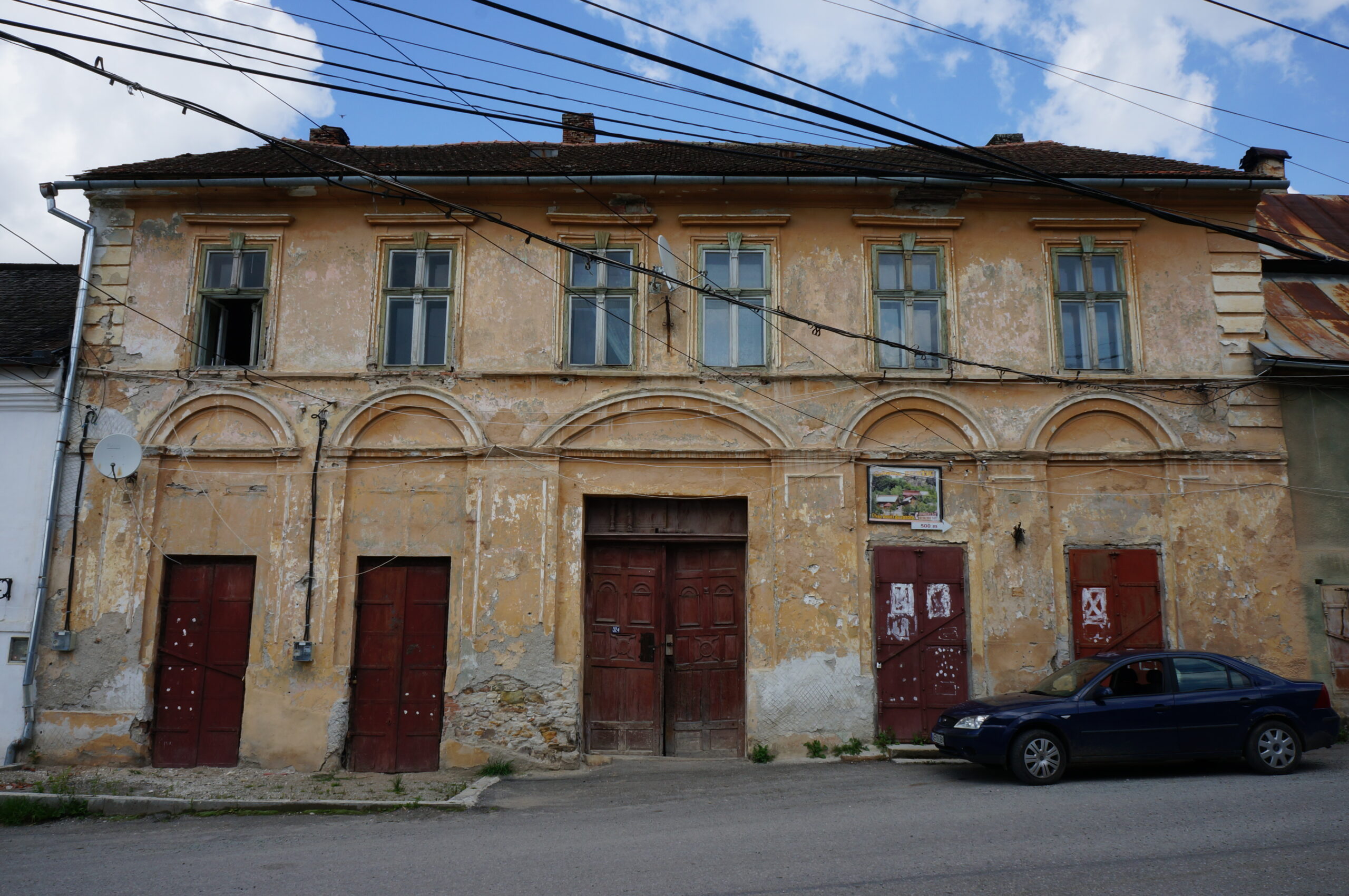 Clădirea înainte să fie reabilitată
