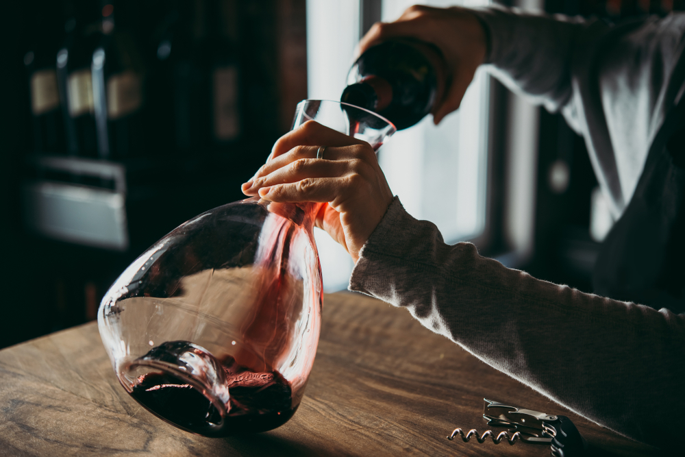 folosire decantor pentru aerare vin rosu