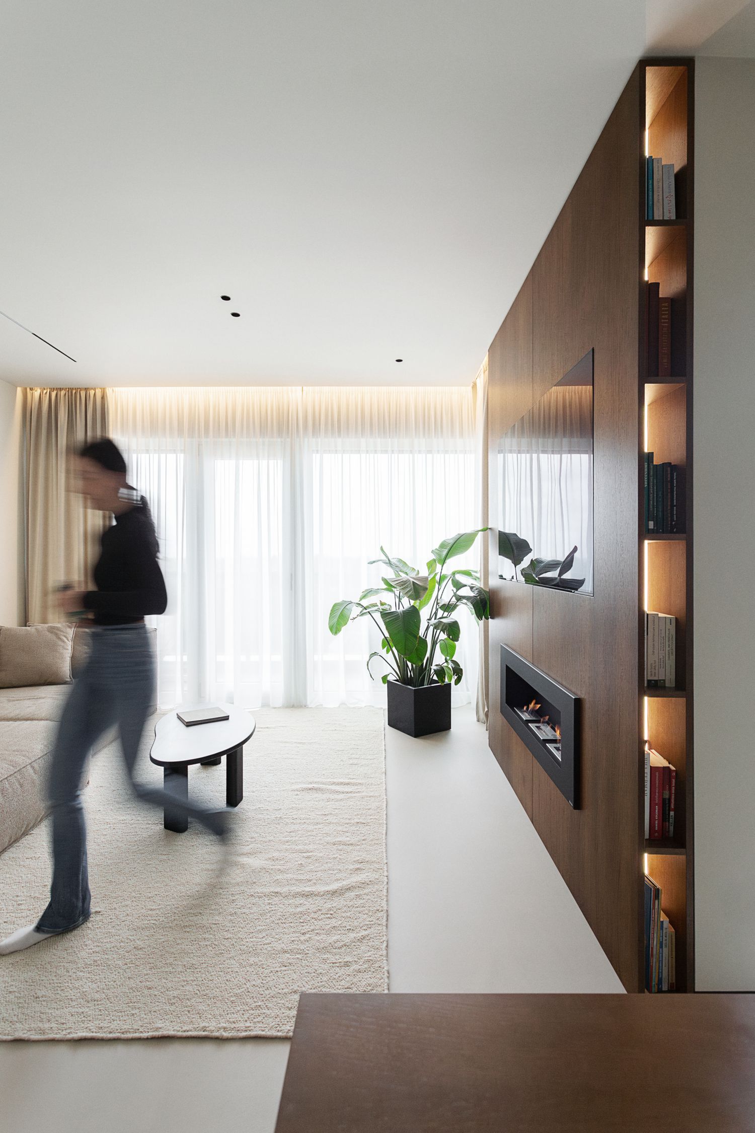 amenajare living modern minimalist raft pentru carti