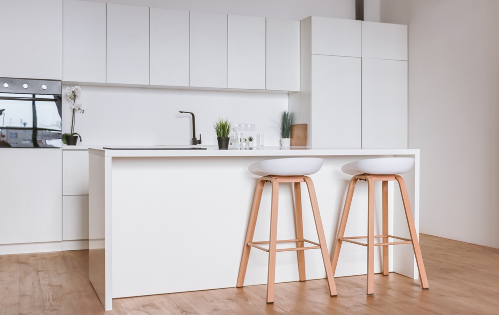 mobila din mdf alb in bucatarie