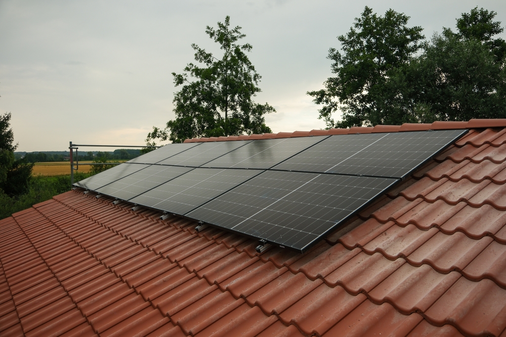 panouri solare pe casa la tara